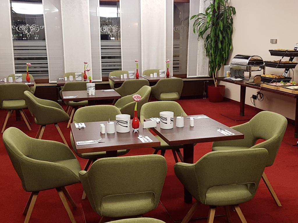 ליינפלדן-אכטרדינגן Hotel Drei Morgen מראה חיצוני תמונה